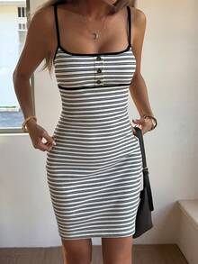 Livesso 春夏黑白条纹撞色修身性感针织吊带连衣裙，适合音乐节、情人节、婚礼、休闲、海滩度假等场合。 - 黑與白 - 查看 6