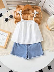 SHEIN Genkimix Kids 两件套女童无袖上衣和牛仔短裤，白色吊带背心搭配浅蓝色毛边牛仔短裤，舒适可爱。适合夏季、休闲、下午茶、度假、派对等场合，法式乡村风格。 - 白色 - 查看 5