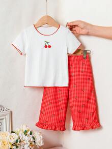 SHEIN Playful Pals 2件套女婴幼儿/新生儿0-3岁春夏可爱图案罗纹针织樱桃刺绣短袖T恤和格子裤套装 - 紅色 - 查看 3