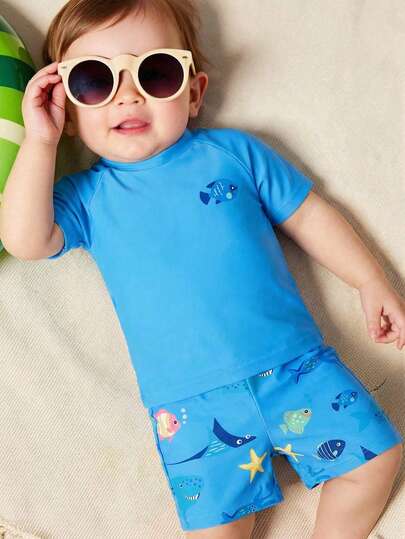 SHEIN 男婴休闲可爱卡通鲨鱼印花修身圆领短袖泳衣套装，适合夏季穿着