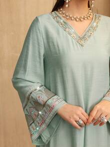 Al Najma 时尚V领花卉蕾丝喇叭袖连衣裙，春夏款 - 薄荷綠 - 查看 2