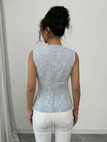 Rafferiza 清新甜美浅蓝色无袖上衣 - 方领花卉刺绣纽扣点缀，春夏优雅短款背心，复古优雅浅蓝色方领上衣 - 花卉图案无袖纽扣点缀，春夏时尚短款背心，甜美百搭浅蓝色无袖背心 - 方领花卉刺绣纽扣点缀，春夏精致露脐上衣 - 藍色 - 查看 2