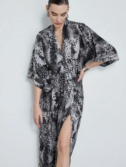 Aveloria Modichic Fashionable Loose Fit Abstract Black & White Animal Print V-Neck Batwing Sleeve Straight Hem Dress, Suitable For Vacation