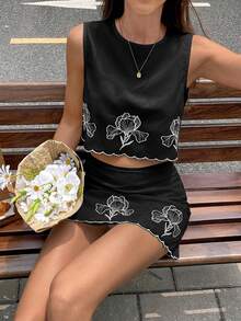 Serisse Conjunto de 2 piezas de top corto de tirantes y minifalda con estampado floral y adorno de concha para mujer, casual de playa y verano - Negro - Ver 5