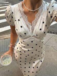 Aloruh 波点提花蕾丝领拼接心形领优雅浪漫鱼尾连衣裙 - 杏色 - 查看 1