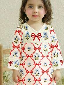 SHEIN 2件套女婴休闲蝴蝶印花巴洛克图案睡袍上衣和裤子套装 - 彩色 - 查看 4