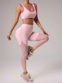 Dewbera 女士两件套运动服，粉色，包含一件紧身撞色滚边V领上衣（带可拆卸胸垫和撞色缝线网眼拼接）和一条七分裤，适合休闲穿着、跑步、瑜伽、健身、网球、高尔夫等运动。 - 粉色 - 查看 4