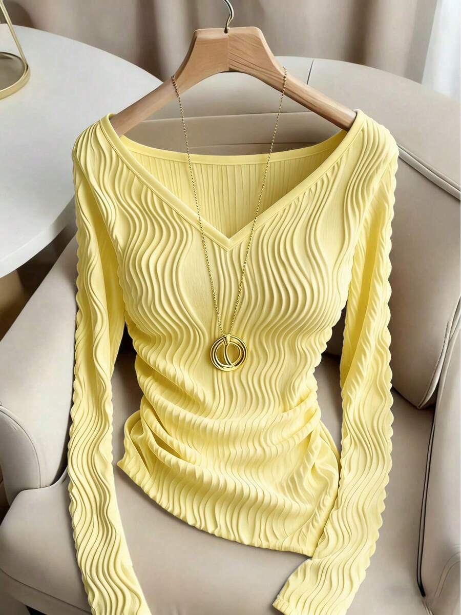 Franclia 女士V领长袖T恤，不对称下摆，褶皱腰身设计，纹理针织面料，休闲时尚长袖上衣，浅黄色上衣，波浪纹理上衣，女士优雅上衣，奶油黄上衣 - 黃色 - 查看 1