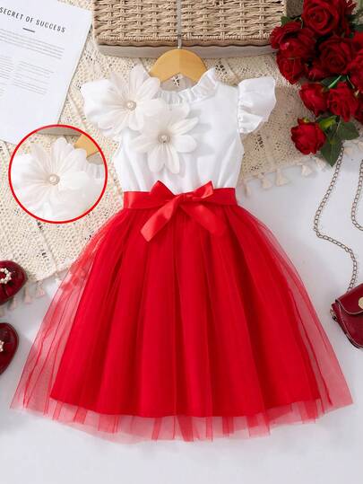 女童甜美公主风红白撞色喇叭袖连衣裙，饰有3D立体花朵和珍珠，配蝴蝶结腰带和薄纱裙摆，适合生日派对、聚会、日常穿着，春夏皆宜。