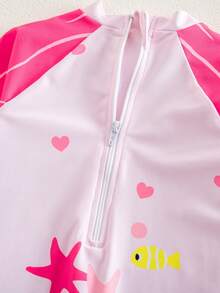 SHEIN 这款女婴连体长袖泳衣采用可爱百搭的美人鱼图案，非常适合休闲度假和春夏季节穿着。 - 彩色 - 查看 6