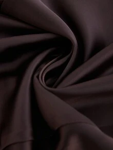 Aveloria Modichic 法式复古奢华优雅斜裁缎面单袖收腰修身A字连衣裙，休闲百搭，适合多种场合 - 摩卡棕 - 查看 7