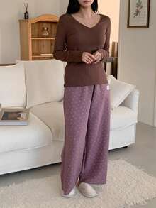DAZY Conjunto de pijama feminino de cor sólida, composto por camiseta de manga comprida com decote em V e calça comprida com estampa total, ideal para o outono. - Roxa - Ver 9