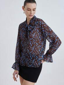 Aveloria Modichic 复古波点纹理衬衫，喇叭袖设计，缎带领，咖啡蓝色 - 棕色 - 查看 2