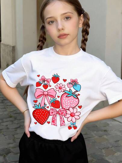 SHEIN Explorewe 少女白色圆领短袖印花T恤，休闲舒适时尚卡通草莓水果蝴蝶结图案，适合日常穿着、外出和上学。