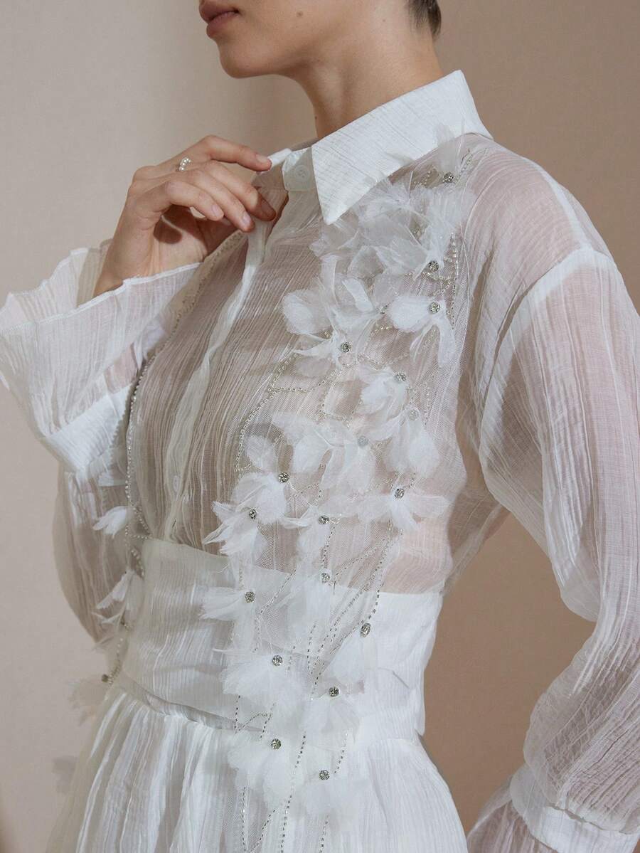 BELROSIE Elegante vestido mini para mujer con cuello texturizado tipo aristocrático francés, adornado con strass y con bajo de peplum que define la cintura - Blanco - Ver 1