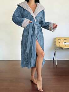 DAZY Bata larga con capucha de mujer de forro polar texturizado a rayas y bloques de color, pijama de estar por casa para invierno - Neblina azul - Ver 6