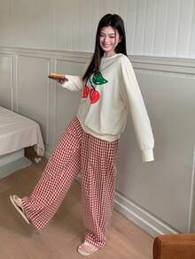 Dazy Plus Conjunto de pijama con parte superior de cuello redondo holgada con estampado de cerezas y pantalones largos a cuadros, ropa de dormir linda - Albaricoque - Ver 8