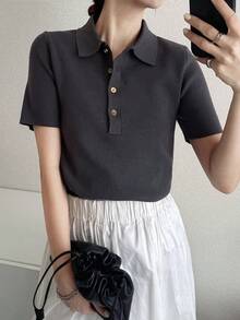 FRIFUL 夏季新款女款短袖翻領純色半開襟金屬鈕扣裝飾修身顯瘦百搭針織上衣 - 深灰色 - 查看 6