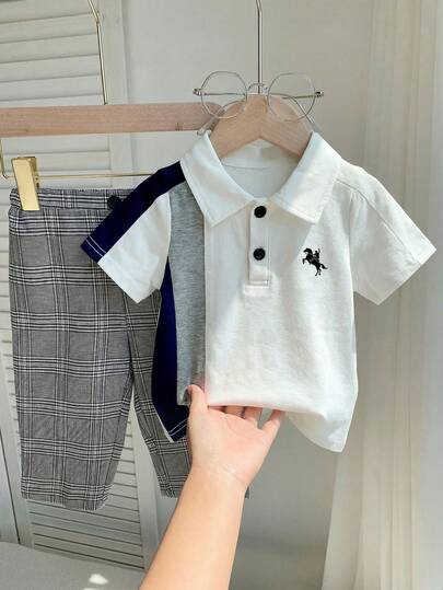 SHEIN Bộ 2 món đồ cho bé trai, gồm áo polo tay ngắn và quần kẻ caro cạp chun, kiểu dáng thường ngày, phù hợp cho tiệc sinh nhật, tiệc rave, tiệc tối, biểu diễn, đám cưới.