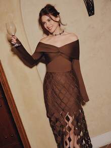 Anewsta Đầm dài tay ôm dáng màu nâu mocha thanh lịch dành cho nữ mùa xuân, thiết kế lệch vai, xoắn phía trước, viền gấu áo phối họa tiết hình thoi rỗng. Chất liệu vải dệt họa tiết. - Cà phê - Xem 7