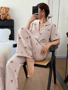 Dream Adore Set Piyama Wanita Lengan Pendek dan Celana dengan Motif Hati Bergaris - Coklat - View 6