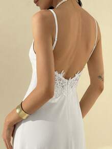 Aloruh 白色V领吊带修身连衣裙，蕾丝拼接，露背设计，适合婚礼季穿着。 - 白色 - 查看 8
