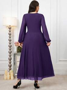 Modelyn 大码女式重叠V领腰部金属装饰灯笼袖优雅连衣裙 - 紫色 - 查看 2