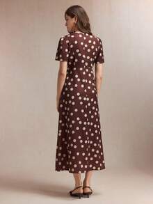 SHEIN BIZwear 春夏新款咖啡棕色底米色波点印花亚麻连衣裙，饰以蘑菇纽扣，收腰A字廓形，适合办公室、通勤、商务、社交场合等各种场合，Y2K风格 - 咖啡棕 - 查看 7