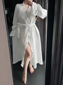 Dazy Plus 大尺碼女款優雅長款睡袍，腰部繫帶設計，紋理布料拼接荷葉邊飾，寬鬆版型，春秋款，白色睡衣 - 白色 - 查看 10
