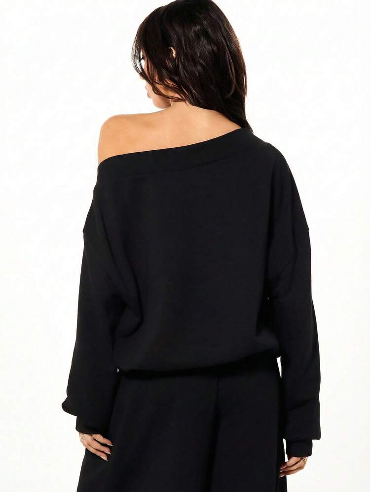SUMWON WOMEN Off Shoulder Graphic Sweatshirt With Script Print