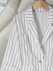 GlowEve Ensemble 2 pièces élégant pour femmes, composé d'un débardeur et d'un short, en style bambou imprimé rayé. Un look chic à la française, vintage et polyvalent, idéal pour le bureau, le travail ou les vacances d'été. - Blanc - Voir 4