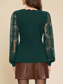 Amorya Blusa feminina elegante com decote em V, bordado de conchas e detalhes em renda, modelagem slim, ideal para o outono. - Verde escuro - Ver 2