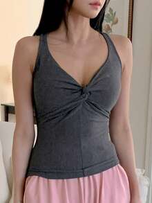DAZY Áo camisole nữ kiểu xoắn lưng phối ren màu tương phản có đệm mút - Màu xám đen - Xem 6