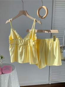 CovetEZ 两件套女士纯色蕾丝拼接吊带背心和打结短裤套装 - 黃色 - 查看 4