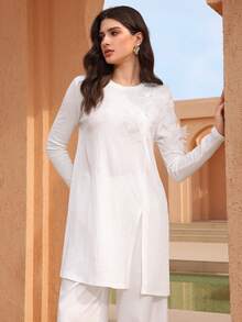 Graceveil Camiseta larga de mujer con cuello redondo, flor 3D de cuentas, estilo suelto y rejuvenecedor, con abertura lateral versátil y textura - Blanco - Ver 7