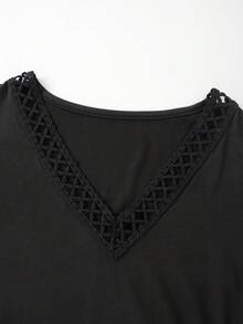 SHEIN PETITE 小码系列女士性感休闲连体衣，网纱袖子和蕾丝V领装饰 - 黑色 - 查看 4