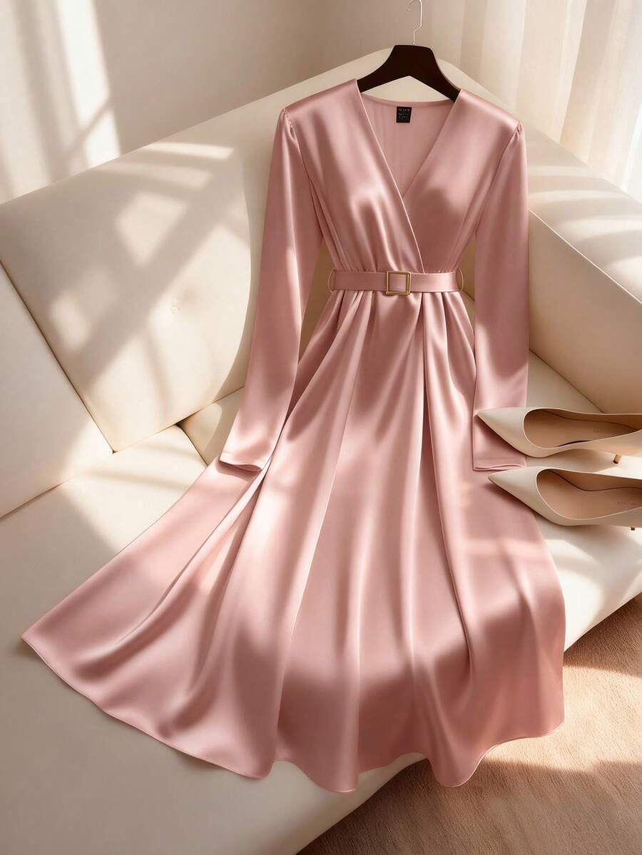GlowEve Đầm dài tay midi bằng vải satin phối thắt lưng. - Màu Hồng San hô - Xem 1