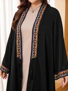 Al Najma 加大码女士奢华拼接缎带流苏宽松长袖黑色阿巴雅长袍 - 黑色 - 查看 8