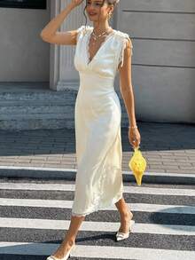 Cévolie 女士V领缎面蕾丝边长连衣裙 - 杏色 - 查看 4