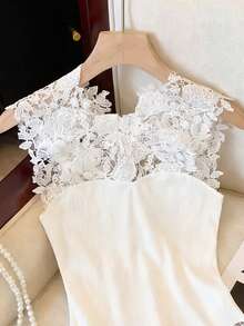 GlowEve 女士夏季针织弹力修身蕾丝拼接镂空V领短袖休闲优雅T恤，蕾丝饰边随机裁剪 - 白色 - 查看 6