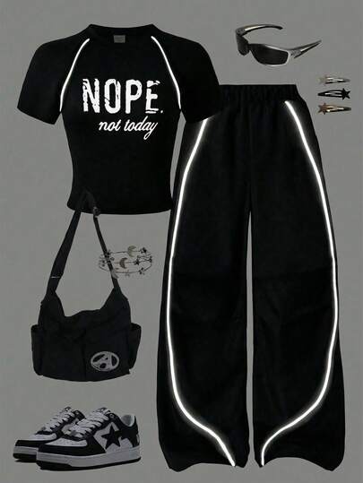 SHEIN ChillGRL 两件套休闲T恤裤套装，适合青少年女孩，胸前白色星星印花，白色装饰抽绳，适合散步、购物、上学等场合，可搭配外套或背心。