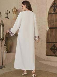 Al Najma Dubai Elegant Long Dress, Muslim Clothing, Printed Contrast Color Arabic Turkish Robe - Burgundy - View 2