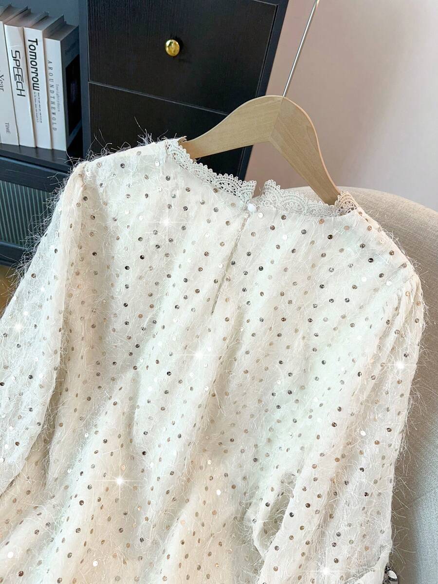 GlowEve CURVE Áo kiểu nữ cỡ lớn phong cách Pháp tối giản, cổ đứng, viền ren, tua rua, đính sequin, tay dài, chất liệu chiffon, thích hợp cho tiệc tùng, đám cưới, họp mặt, du lịch, lễ hội âm nhạc và các dịp thường ngày khác. - Màu be - Xem 1