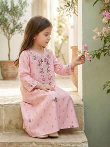 SHEIN Girls' Pink Dress, All-Over Print, Long Sleeve Loose Fit Vintage Elegant Dress, Comfortable Fabric, Suitable For Daily Wear & Outings Classic Pink Floral Embroidered Elegant Vintage Casual Modest Abaya Dress, Suitable For Young Girls In Spring/Summer, Graceful Long Sleeve Maxi Dress, Prayer Abaya, Easy Comfort, Casual Wear, Vacay Vibes, Modest Kaftan, Kids Jalabiya - Pink - View 2
