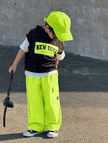 SHEIN Little Byeori 两件套儿童男童休闲韩版字母印花连帽衫T恤和直筒宽松纯色长裤套装，适合上学、花园、海滩、生日、春季、夏季、秋季、冬季穿着。 - 綠色 - 查看 3