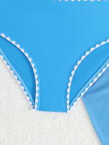 SHEIN 少女三件套比基尼套装 - 甜美时尚简约设计，天蓝色纯色上衣和下装，贝壳刺绣滚边，搭配天蓝色纯色半身裙，针织面料，三件套，时尚休闲，精致优雅，尽显淑女风范，适合游泳、夏季假期、夏季海滩和沿海地区、泳池、派对、夏季度假派对、休闲出游等场合。少女比基尼套装，含半身裙，蓝色泳装，适合少女沙滩穿着，比基尼套装含纱笼裙。 - 藍色 - 查看 5