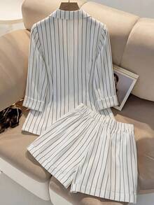 GlowEve Ensemble 2 pièces élégant pour femmes, composé d'un débardeur et d'un short, en style bambou imprimé rayé. Un look chic à la française, vintage et polyvalent, idéal pour le bureau, le travail ou les vacances d'été. - Blanc - Voir 2