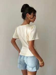 Aloruh 女士优雅V领蕾丝拼接系带短袖缎面衬衫，优雅女士衬衫，春季女装，女士外出上衣 - 杏色 - 查看 2