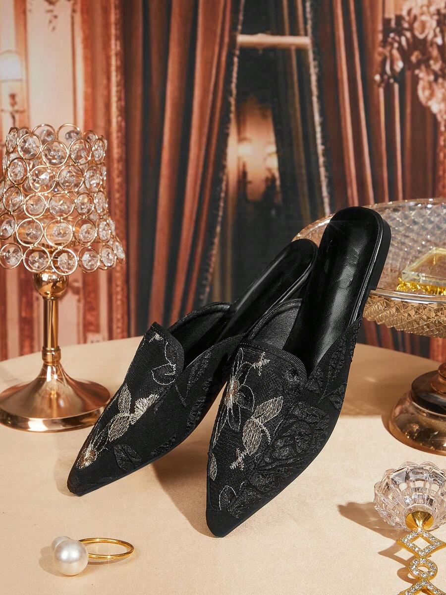 CUCCOO TILAWA 女士优雅通勤植物刺绣尖头鞋 - 黑色 - 查看 1