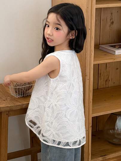 Dazy Kids 少女风花卉刺绣装饰圆领休闲上衣，适合日常穿着和夏季度假。